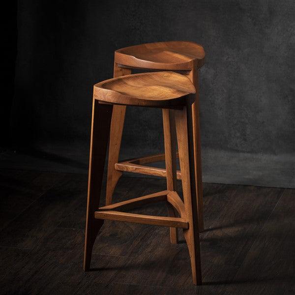 Cherry wood bar stool - Three-legged stool - Carved seat