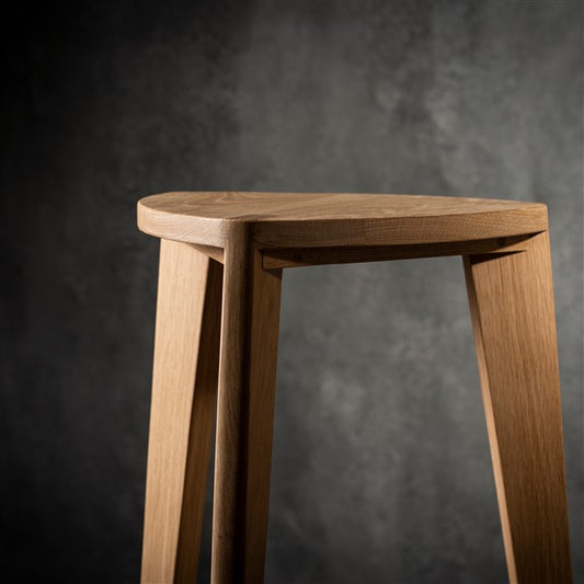Sgabello da bar in legno di quercia con seduta piatta