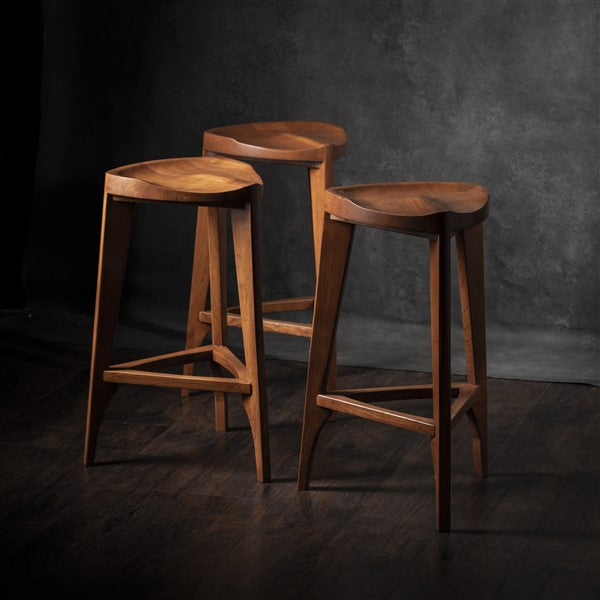 Cherry wood bar stool - Three-legged stool - Carved seat