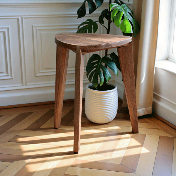 Kurumi Hira - Walnut Wood Three-Legged Stool